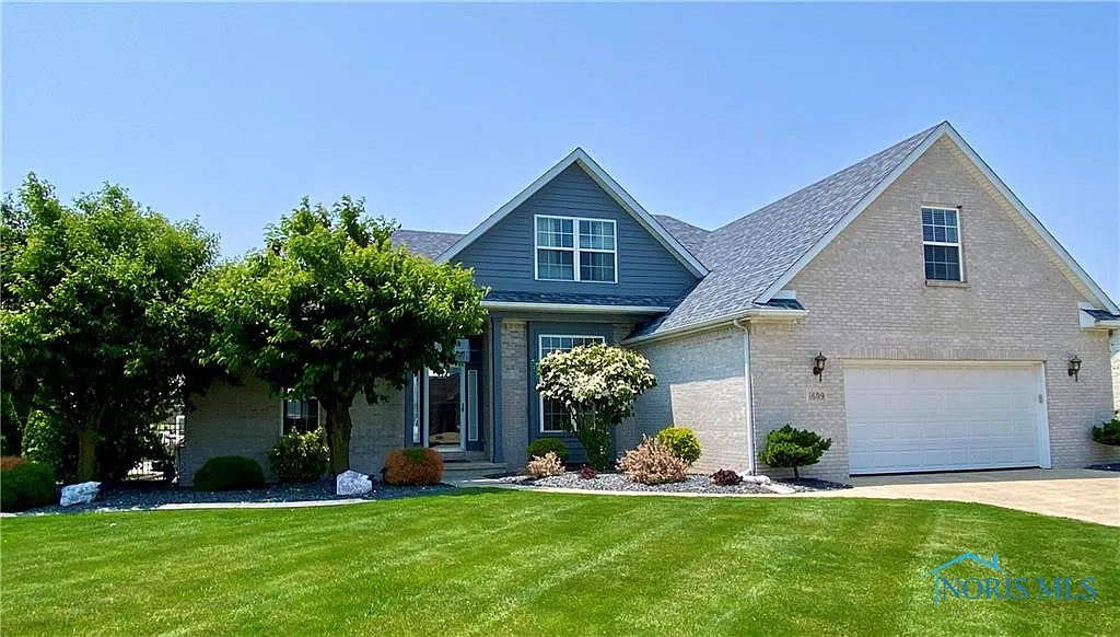 1609 Grand Bay Dr photo 1
