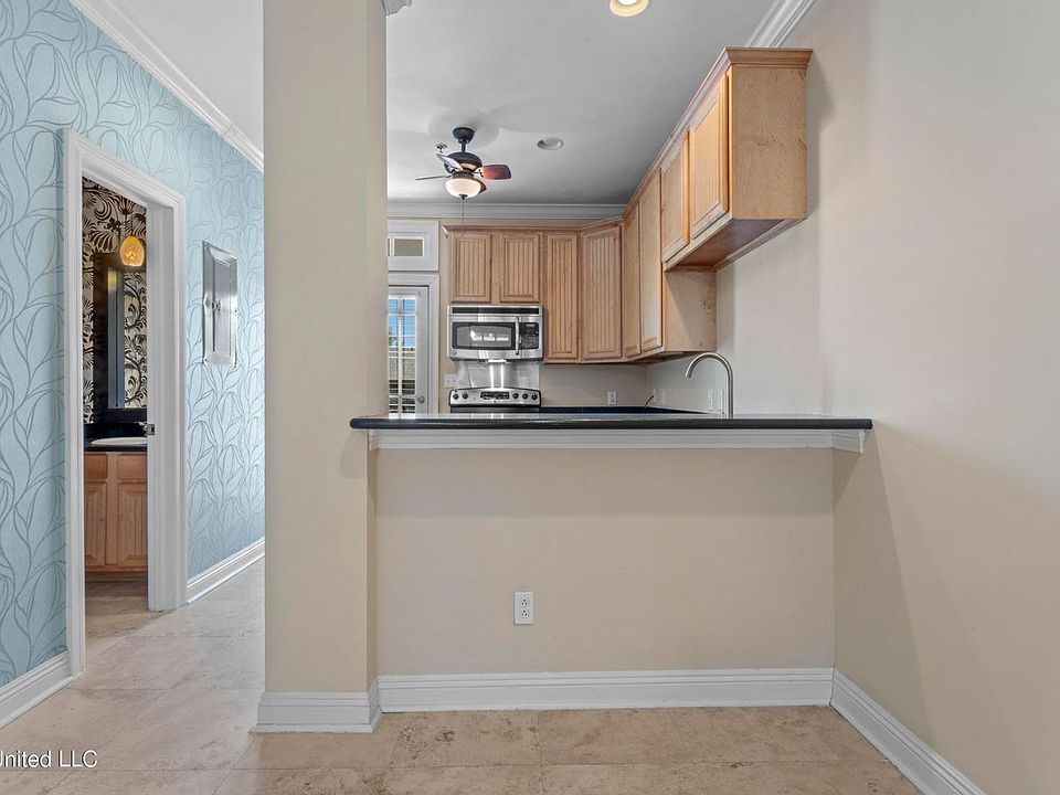 1st image of 922 Porter Ave APT 203