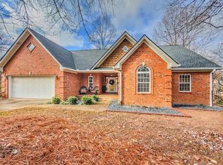 170 Sequoyah Dr, Cornelia, GA 30531