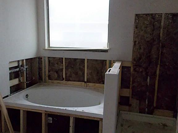 Master bathroom w/ walk in shower and garden tub