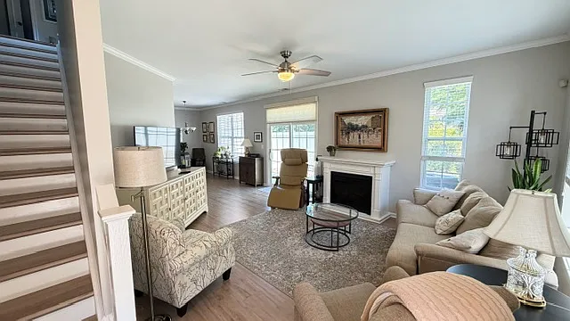 1028 Grace Hill Dr — Photo 3