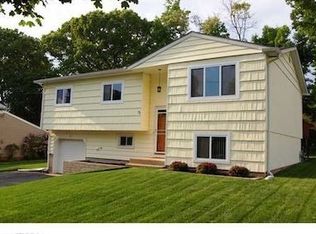 75 Heather Rd, Hamden, CT 06518