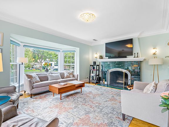 5th image of 1141 Rossell Ave