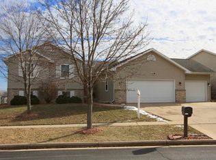 1310 Landmark Dr, Cottage Grove, WI 53527