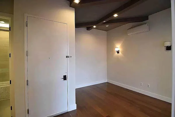 Rented by Tapiro Realty | media 6