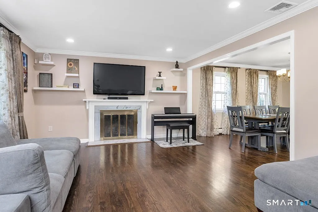 3 bed, 1832 sqft, $4,750 — Photo 3