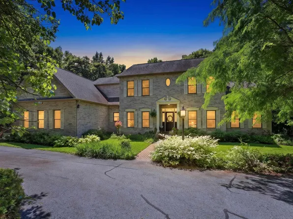 4950 Plummers Point Rd, Oshkosh, WI 54904