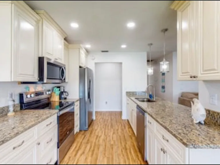 Camelia Dr — Photo 9