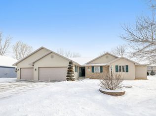 1883 Guns St, Green Bay, WI 54311