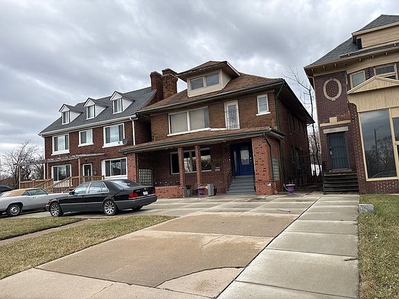 2nd image of 2425 W Grand Blvd