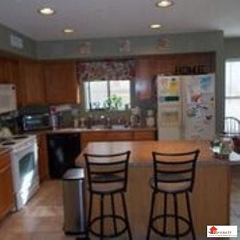 3rd image of 661 E Cathy Dr