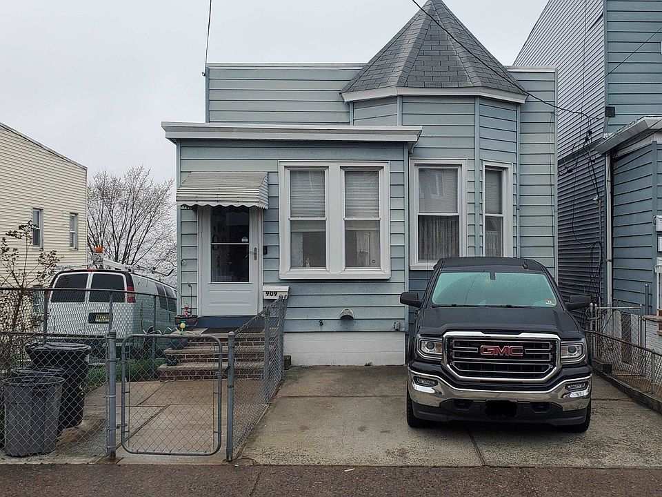 1st image of 909 Grand Ave