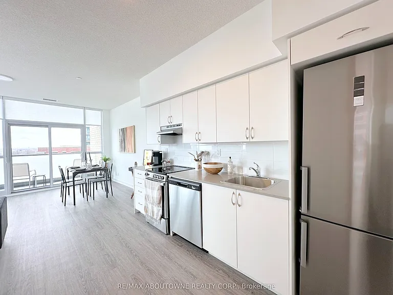 2 River Plate St #1004 — Photo 2