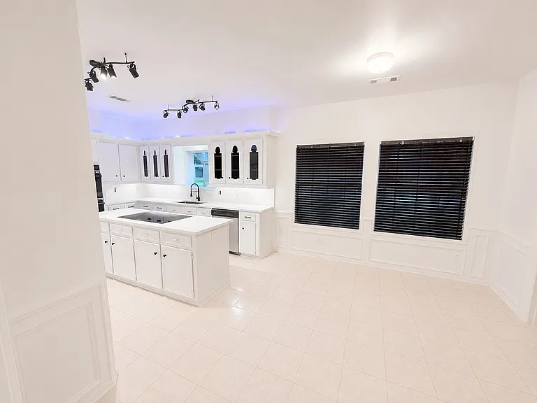 7218 Holder Forest Ct — Photo 49