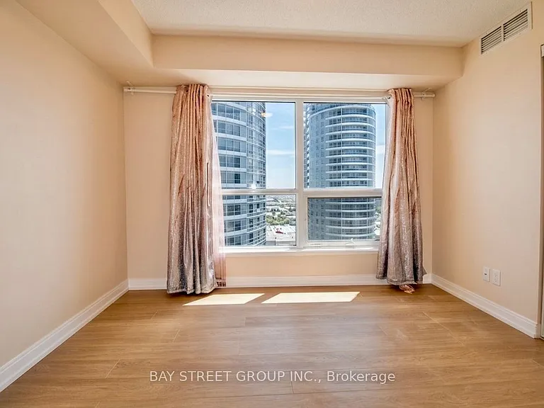 151 Village Green Sq #2703 — Photo 14