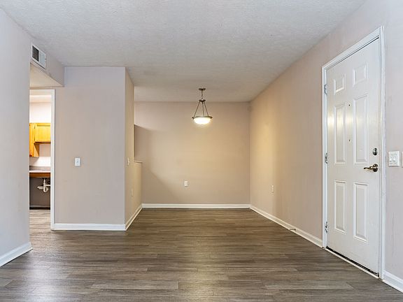 2nd image of 351 W Memorial Dr #424