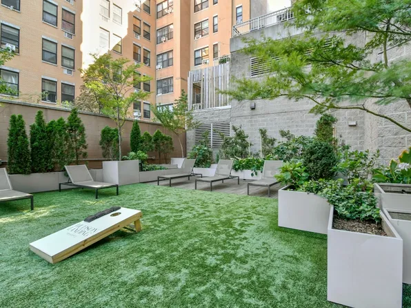 561 10th Avenue image 20 of 38