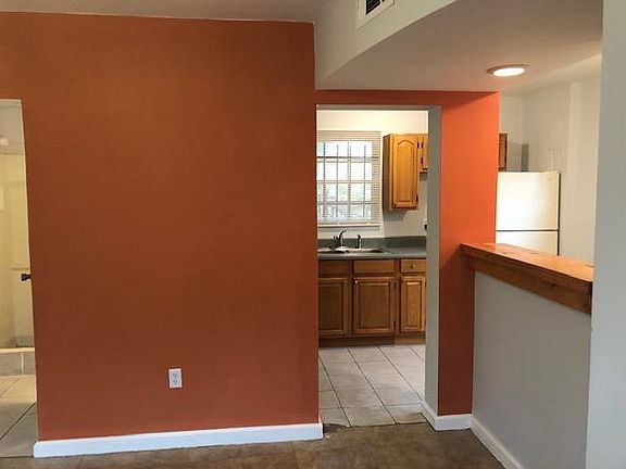 3rd image of 427 Broward St