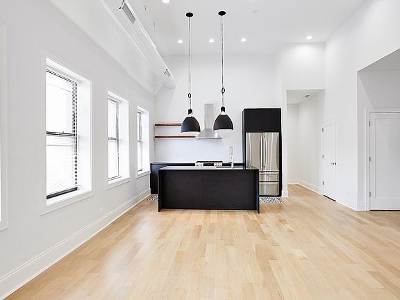 3rd image of 3435 W Fullerton Ave
