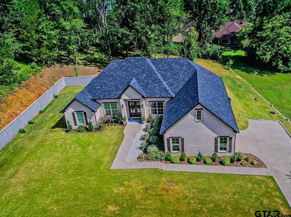 15883 Crazy Horse Dr, Lindale, TX 75771