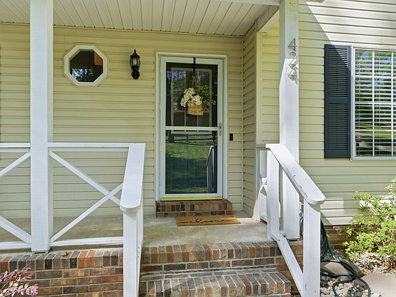 5th image of 424 Tyler Ct