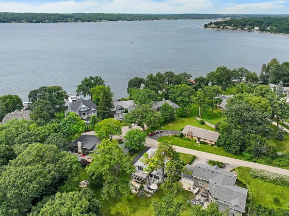 W2891 Hollybush Dr, Lake Geneva, WI 53147
