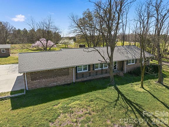 4th image of 20402 Norton Rd