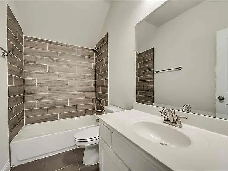 4737 Mulholland Dr — Photo 23