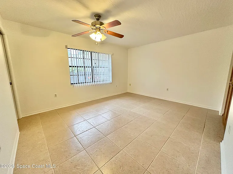 522 Karney Ave NE — Photo 4