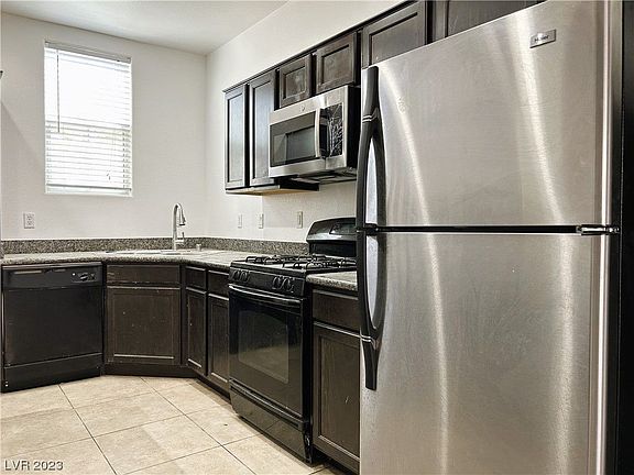 4th image of 126 Duxford Ave