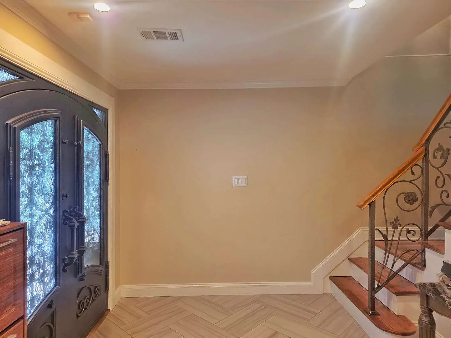 3 bed, 1350 sqft, $3,500 — Photo 2