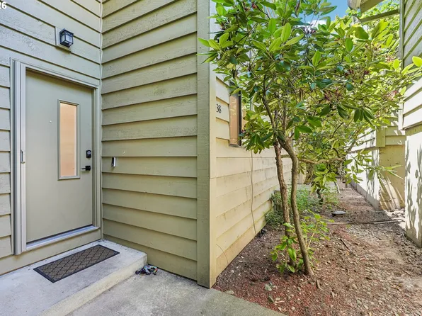 38 Cervantes Cir, Lake Oswego, OR 97035