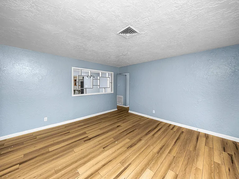 2408 NW Ozmun Ave — Photo 22