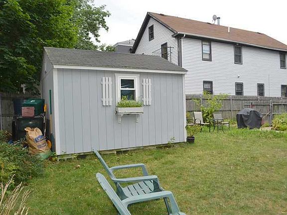 4th image of 104 W Clifford St