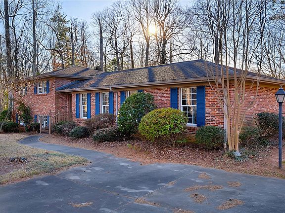 2nd image of 503 Laurel Rd