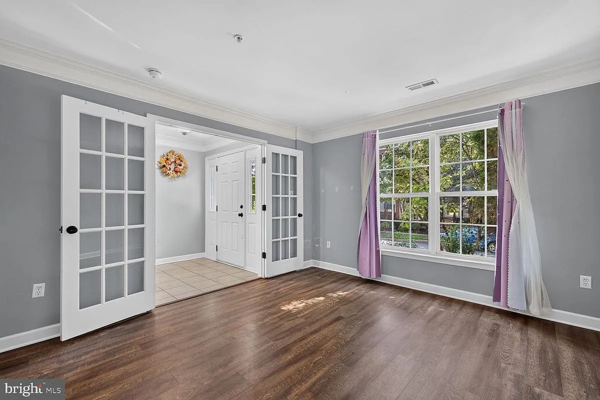 3 bed, 3.5 bath, 2442 sqft, $3,200 — Photo 2