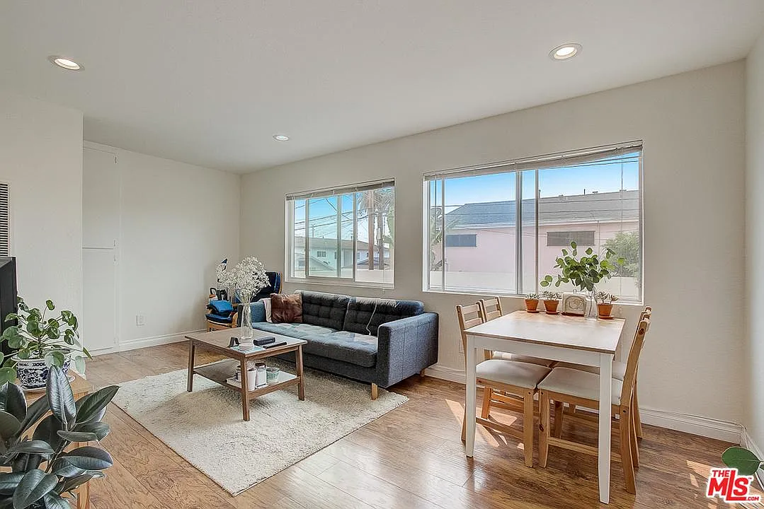 2 bed, 900 sqft, $2,000 — Photo 1