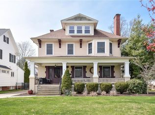 1088 Maple Cliff Dr, Lakewood, OH