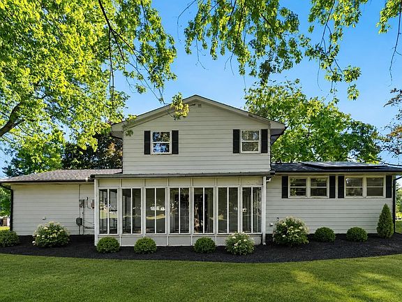 3rd image of 200 Crescent Ave