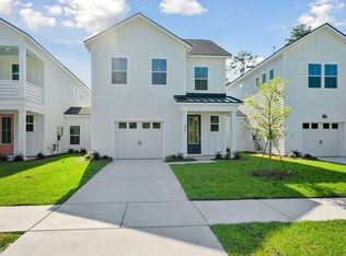 450 Queenview Ln, Charleston, SC 29414