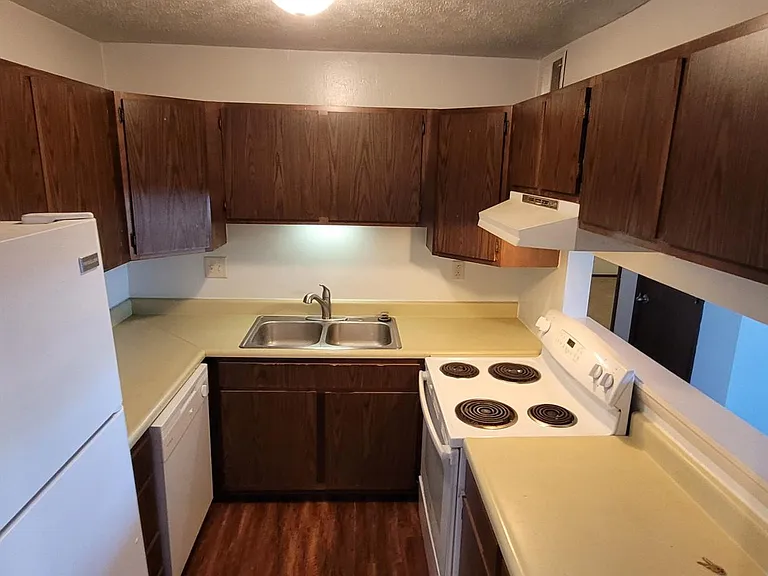 505 S Detroit St #6 — Photo 3