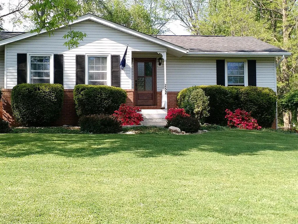 252 New Castle Dr photo 1