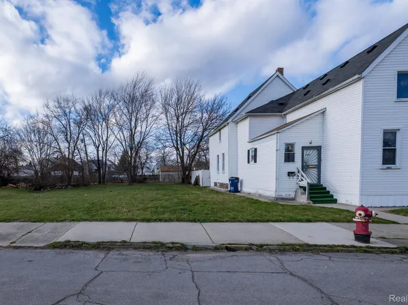 2445 Denton St, Hamtramck, MI 48212