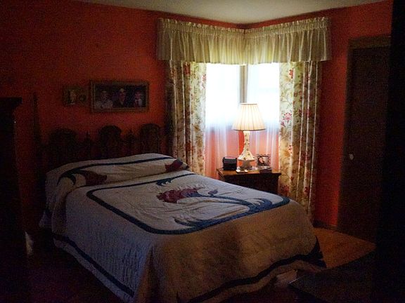 5th image of 2232 W Grange Ave