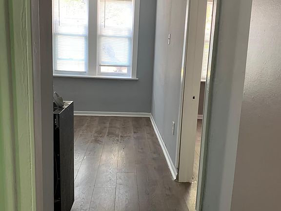 4th image of 2713 S Sawyer Ave #1