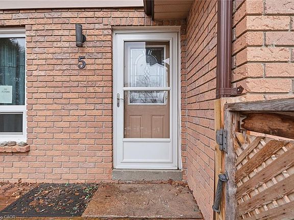 4th image of 5 Pineway Ave