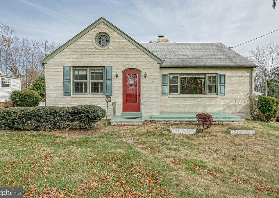 1st image of 223 Pleasant Valley Ave