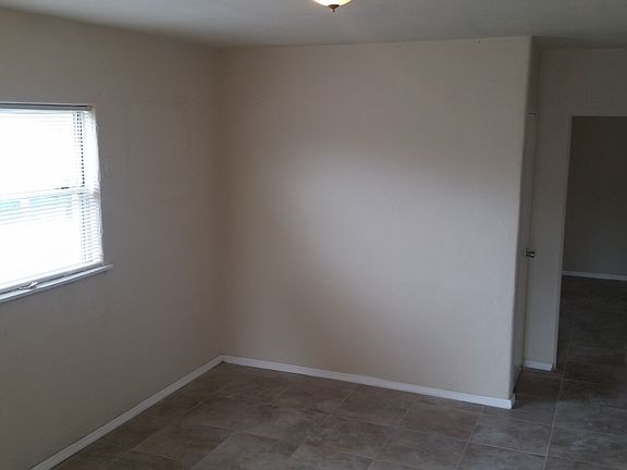 5th image of 601 W Comstock Ave