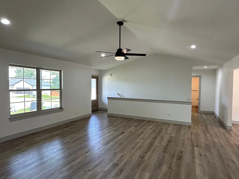 165 Mesa Dr — Photo 8