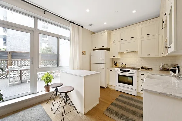 Rented by MNS | media 19